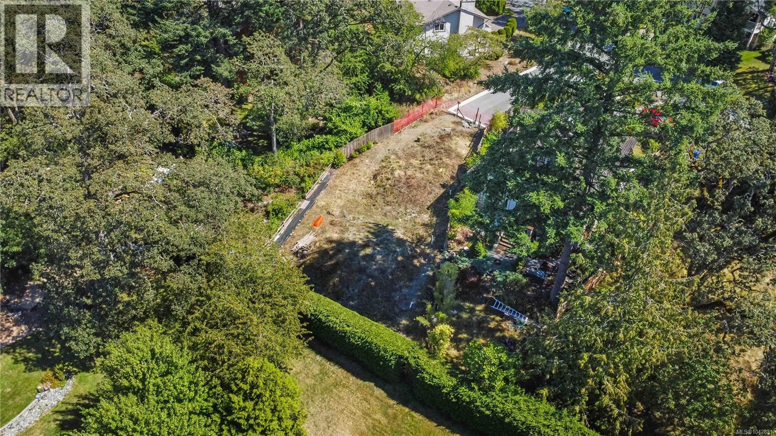 929 Woodhall Lane Property Photo 11