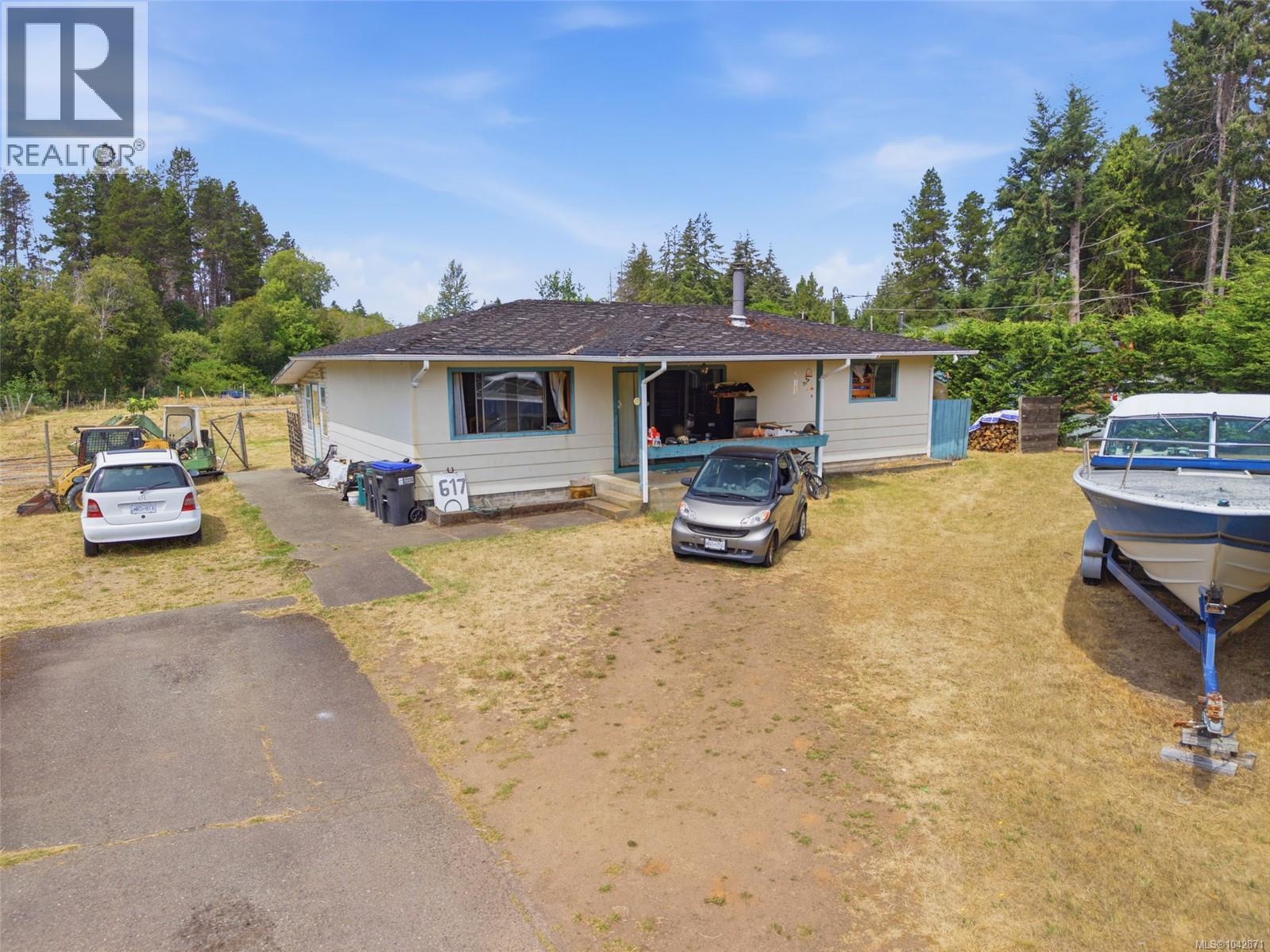 617 Temple St Property Photo 7