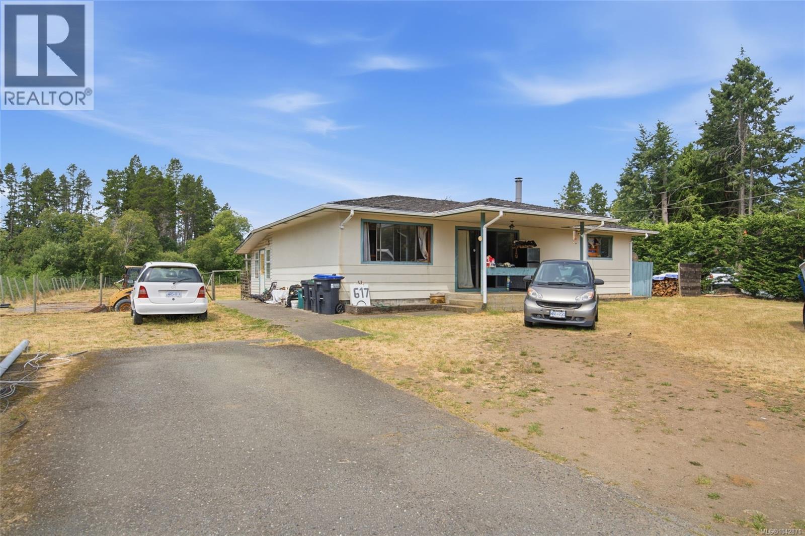 617 Temple St Property Photo 15