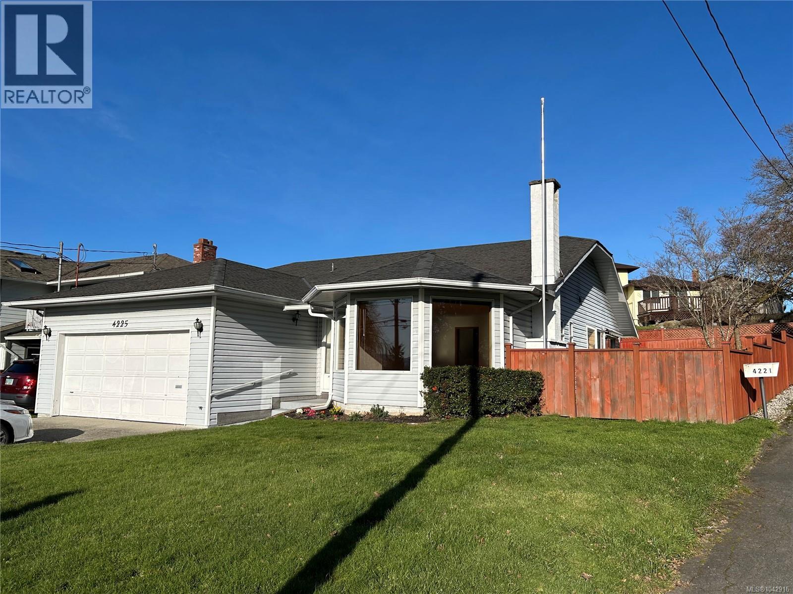 4225 Quadra St Property Photo 1