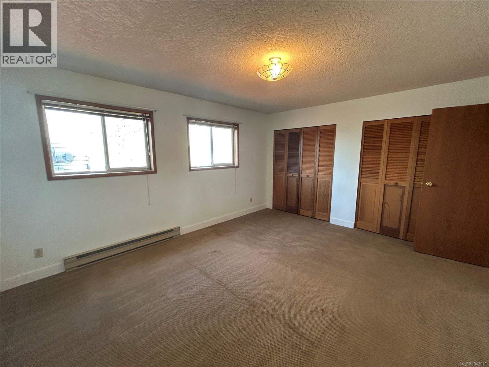 4225 Quadra St Property Photo 10
