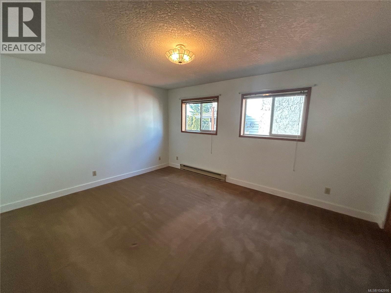 4225 Quadra St Property Photo 11