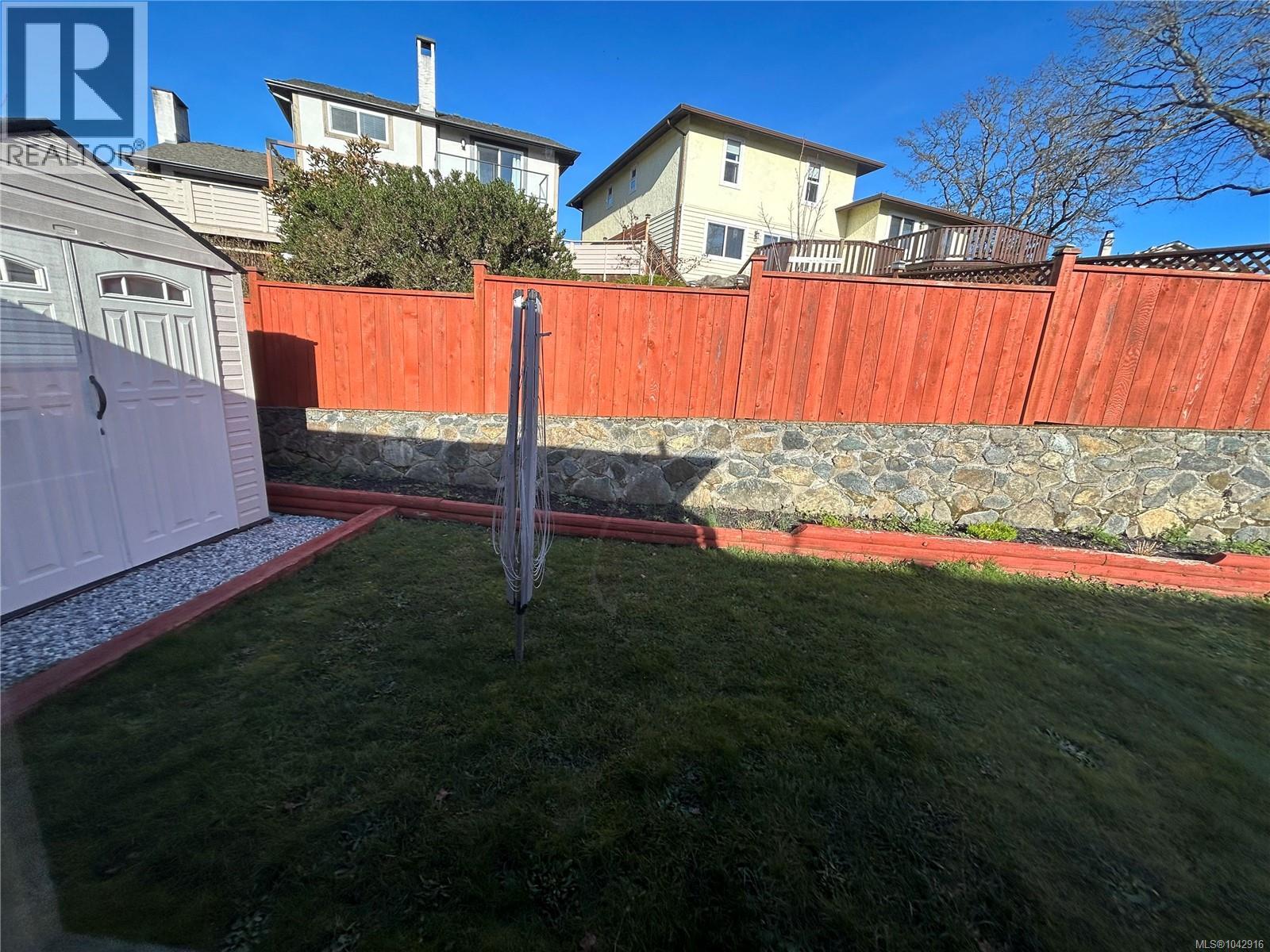 4225 Quadra St Property Photo 17