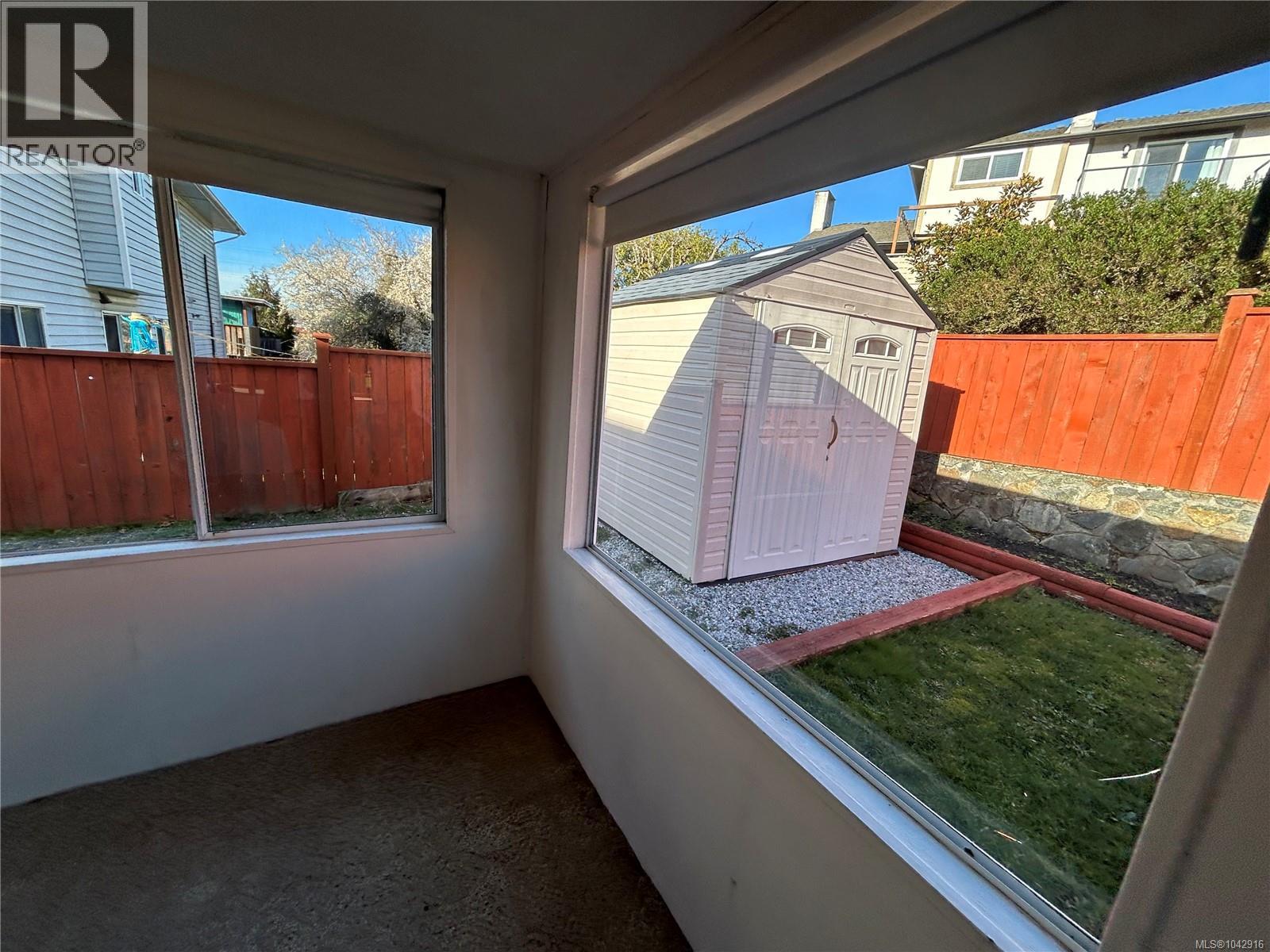 4225 Quadra St Property Photo 18
