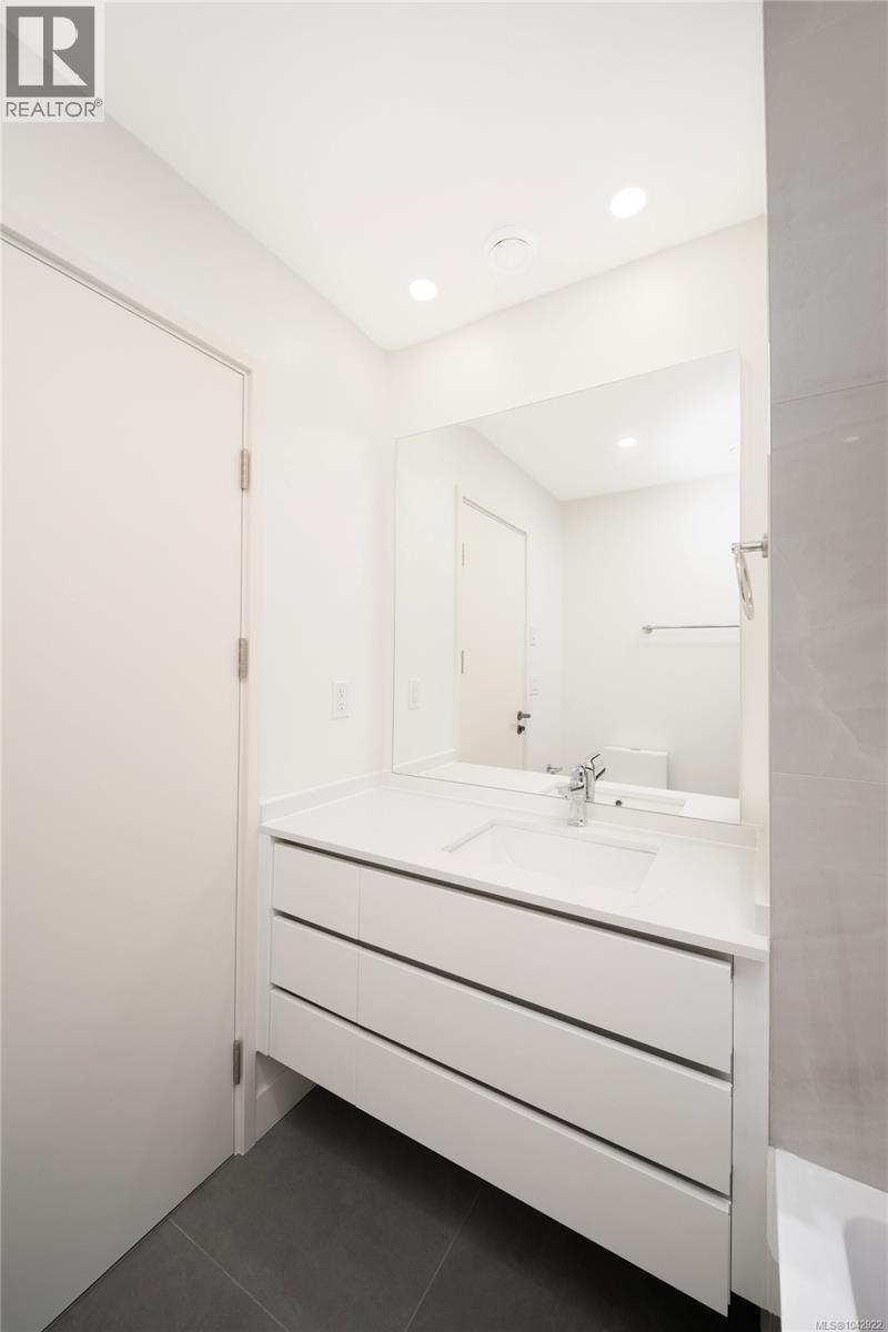 120 916 Orono Ave Property Photo 26