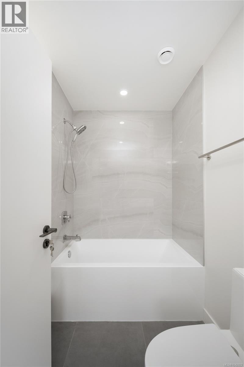 120 916 Orono Ave Property Photo 27