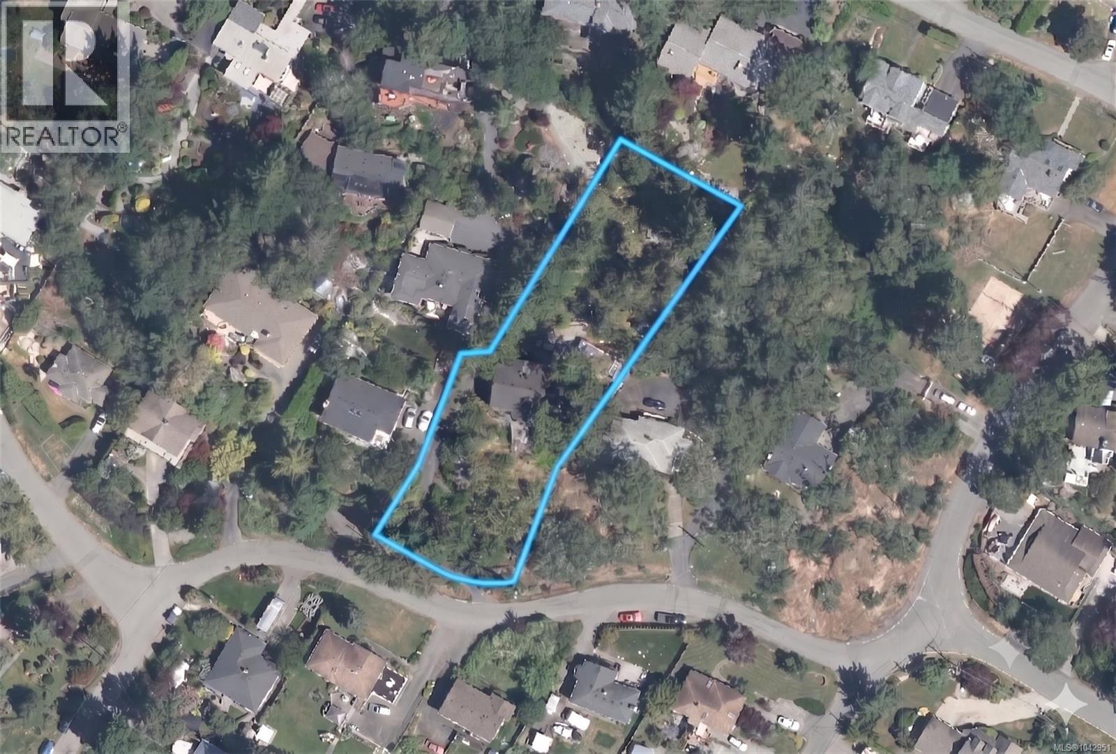 540 View Royal Ave Property Photo 5