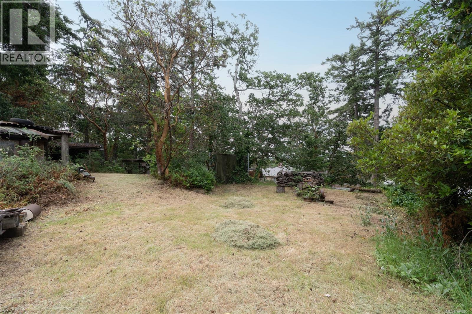540 View Royal Ave Property Photo 8