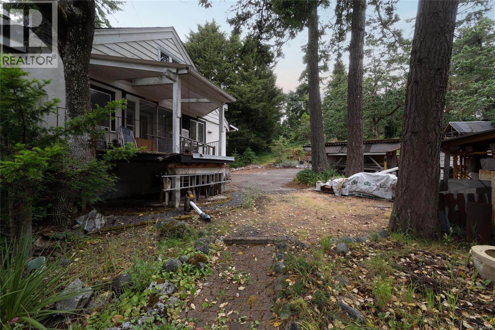 540 View Royal Ave Property Photo 38