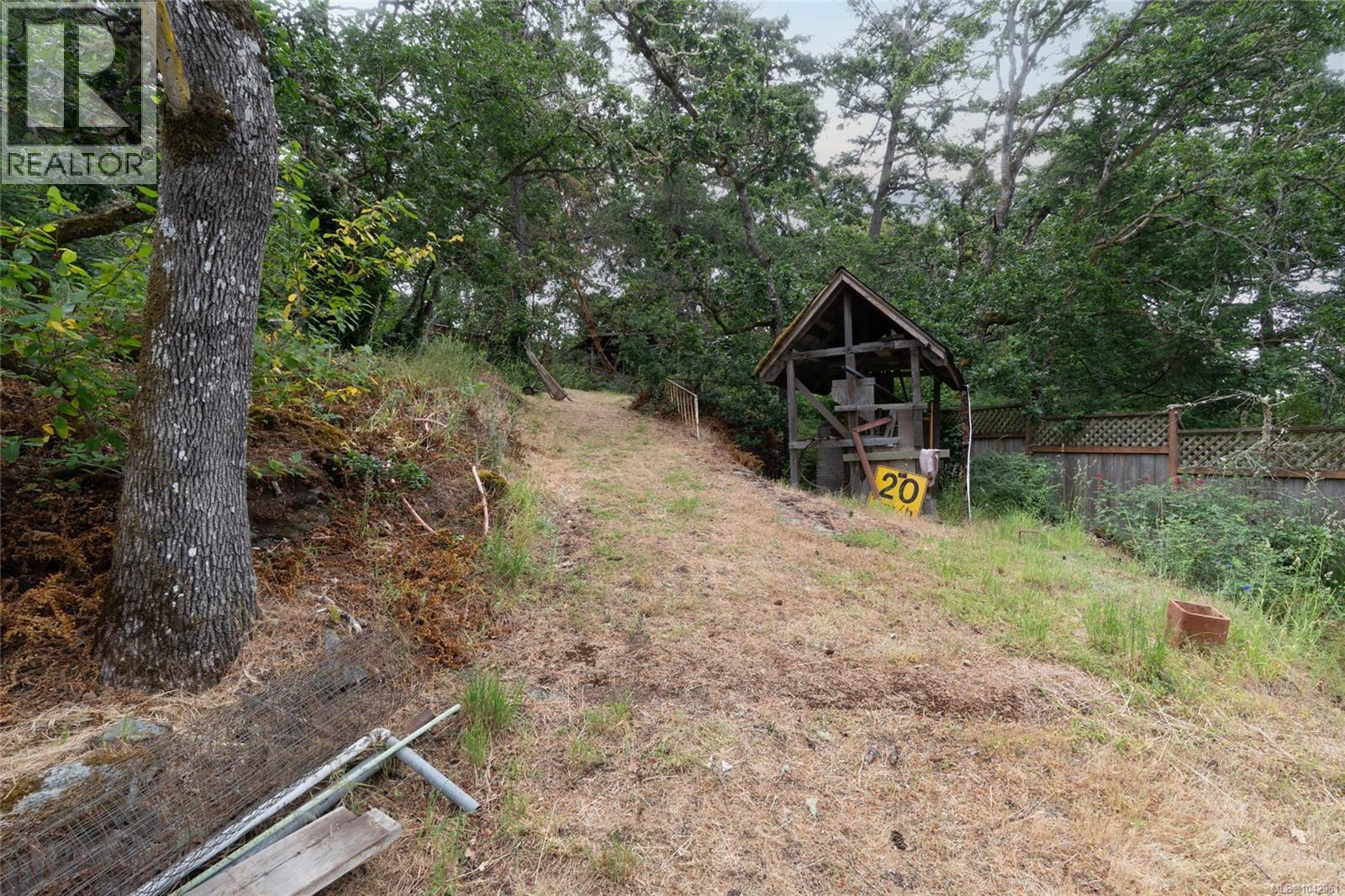 540 View Royal Ave Property Photo 41
