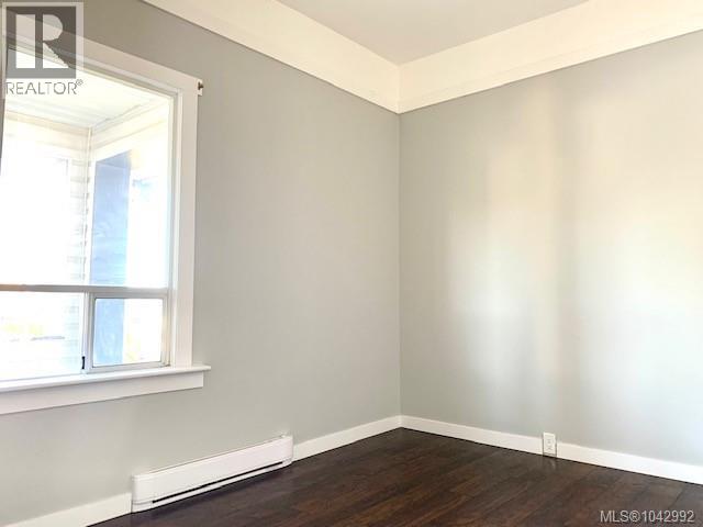 706 Haliburton St Property Photo 6