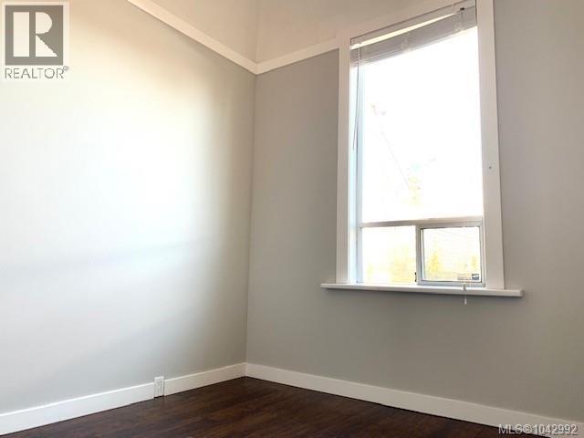 706 Haliburton St Property Photo 7