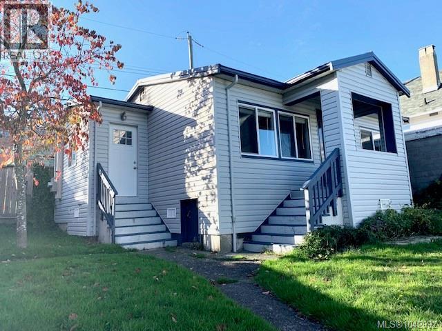 706 Haliburton St Property Photo 9