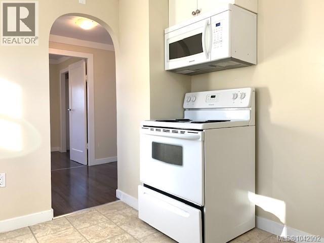 706 Haliburton St Property Photo 12