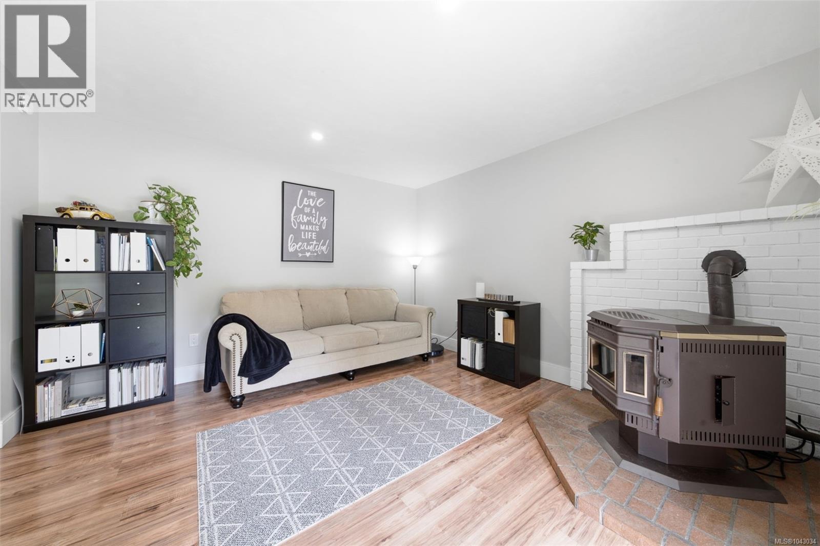 8 6766 Central Saanich Rd Property Photo 12