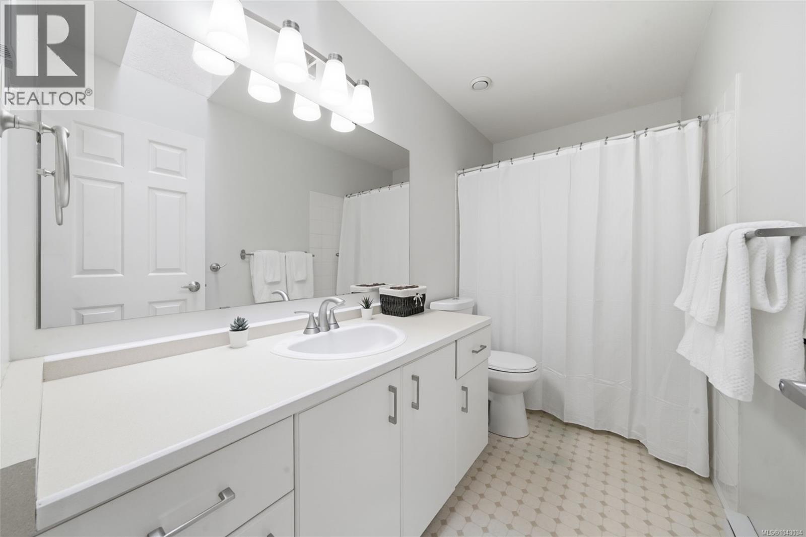 8 6766 Central Saanich Rd Property Photo 13