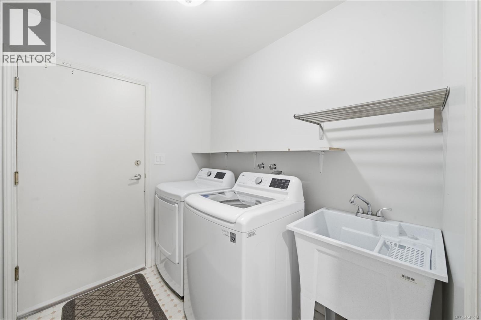 8 6766 Central Saanich Rd Property Photo 32