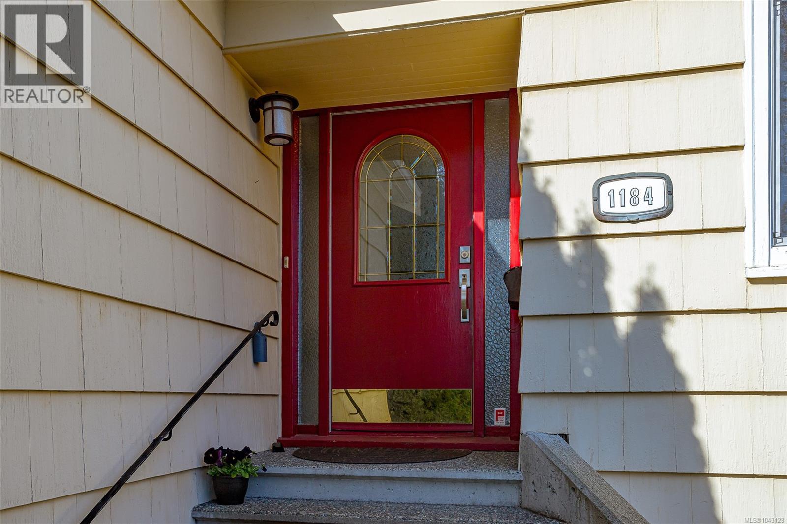 1184 Clovelly Terr Property Photo 6