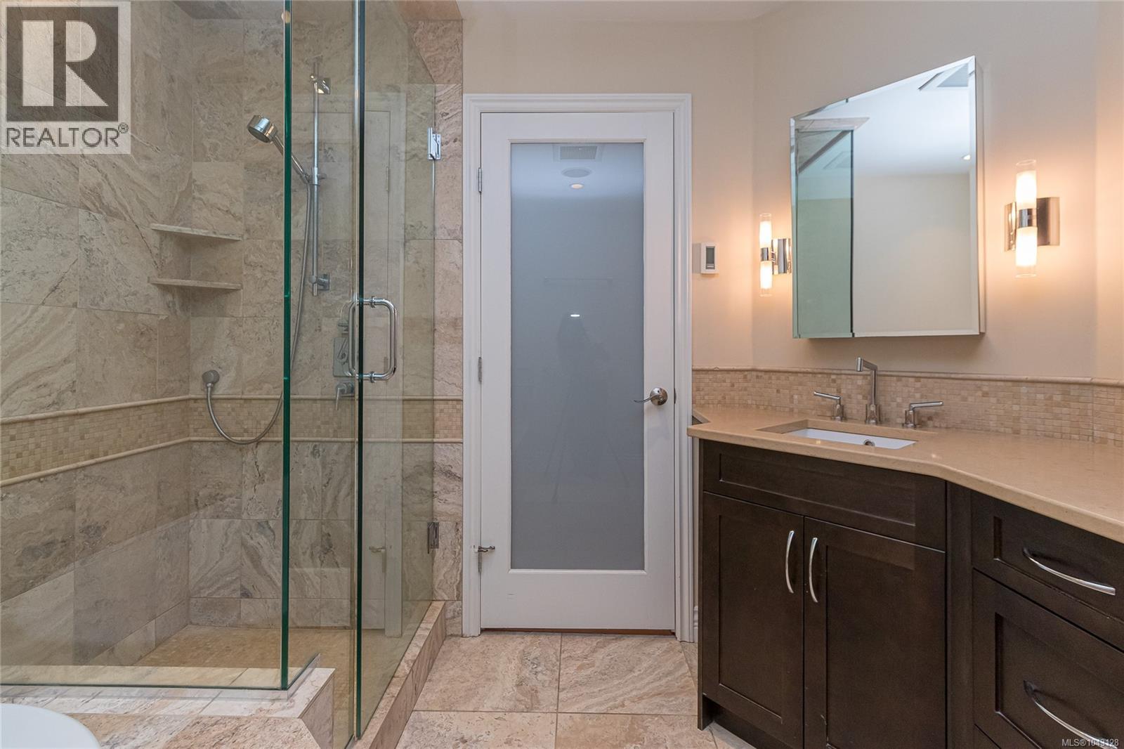 1184 Clovelly Terr Property Photo 33