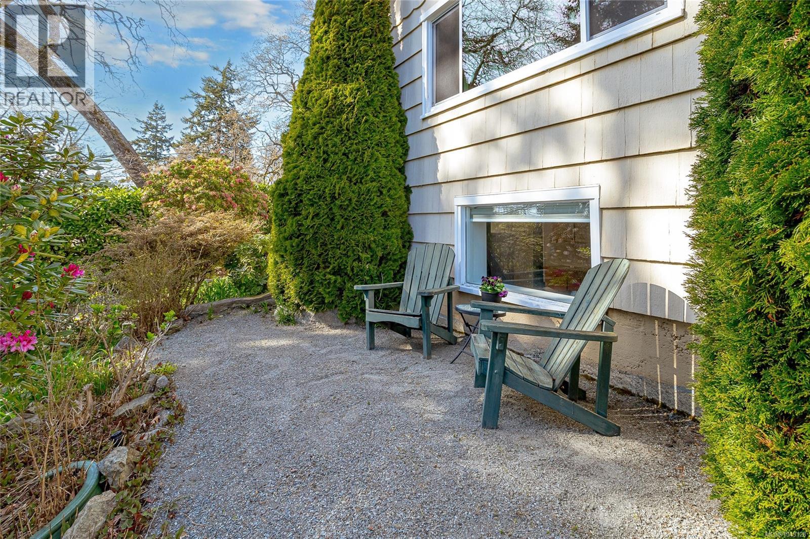 1184 Clovelly Terr Property Photo 47