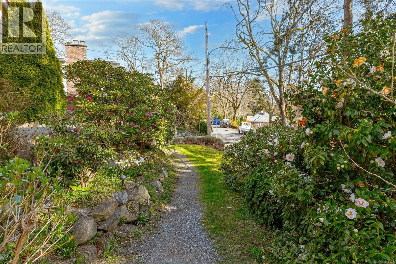1184 Clovelly Terr Property Photo 49