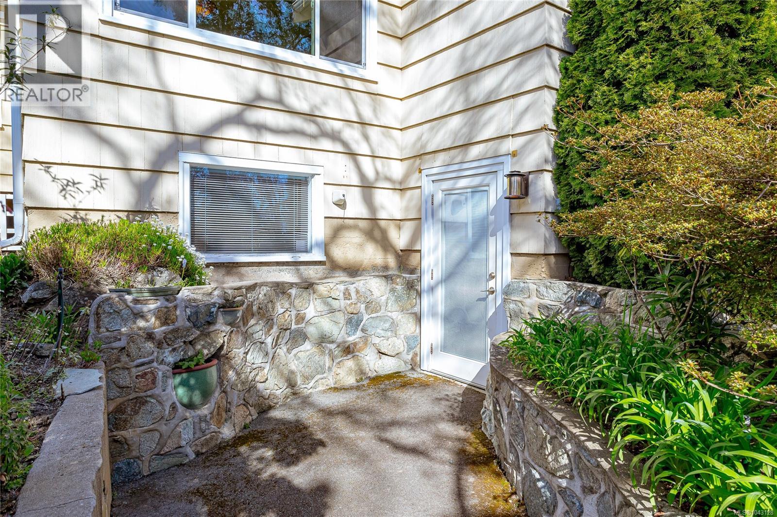 1184 Clovelly Terr Property Photo 50
