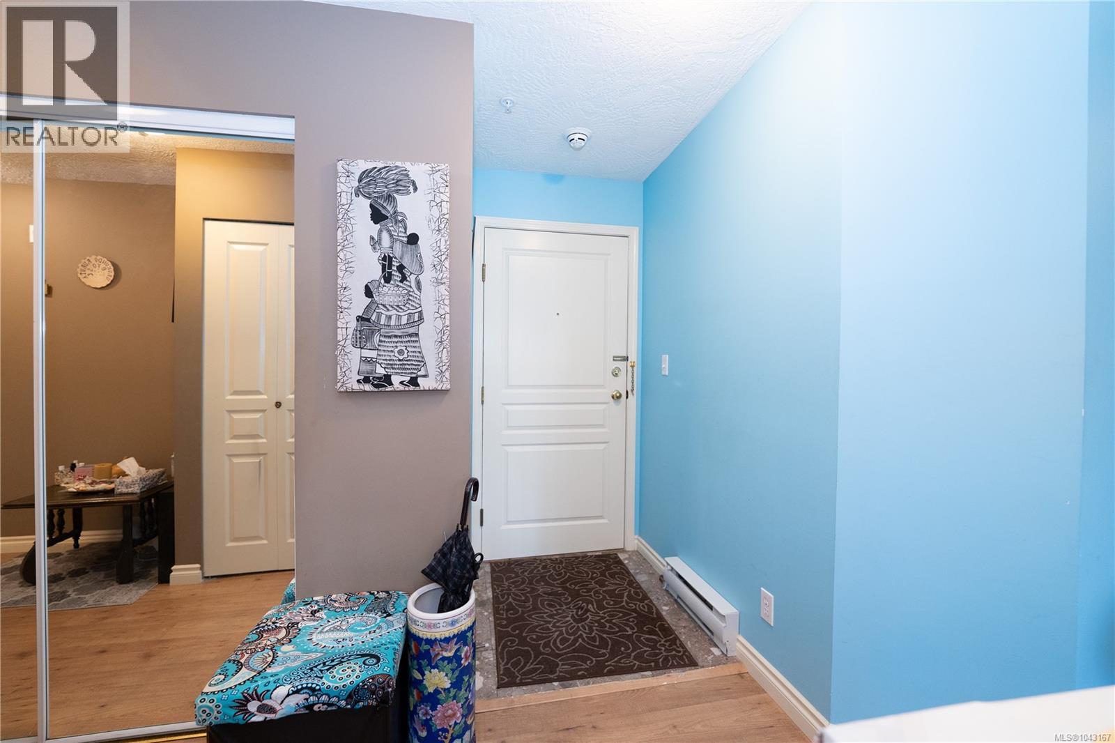 307 2527 Quadra St Property Photo 10