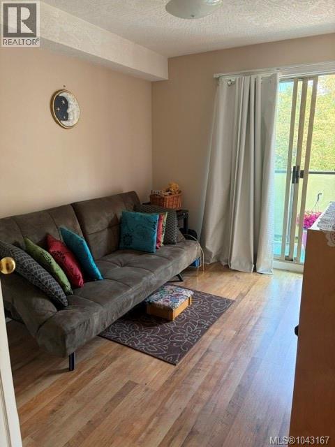307 2527 Quadra St Property Photo 16