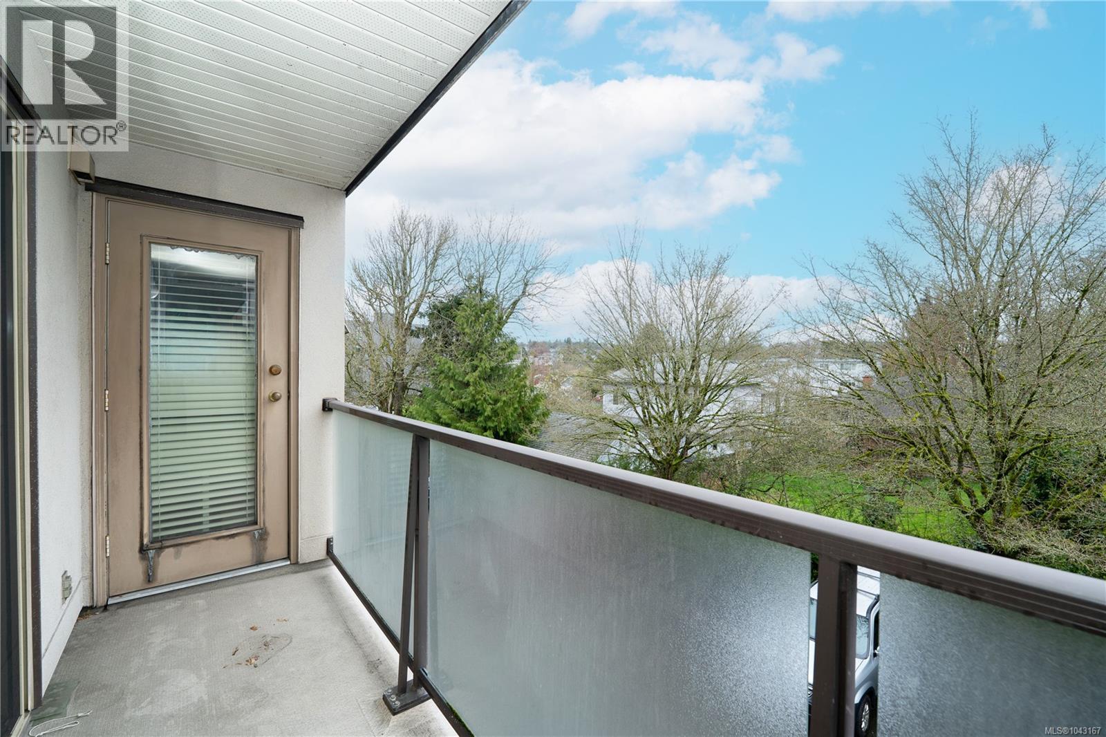 307 2527 Quadra St Property Photo 18