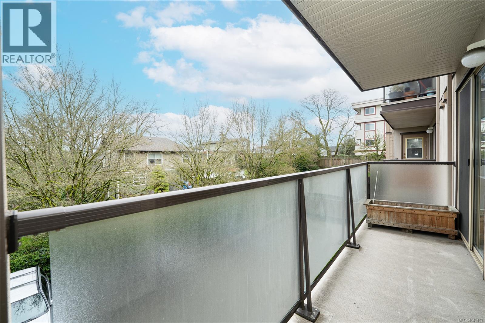 307 2527 Quadra St Property Photo 19