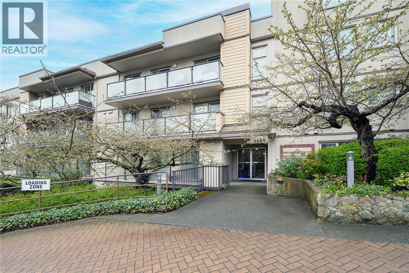 307 2527 Quadra St Property Photo 22