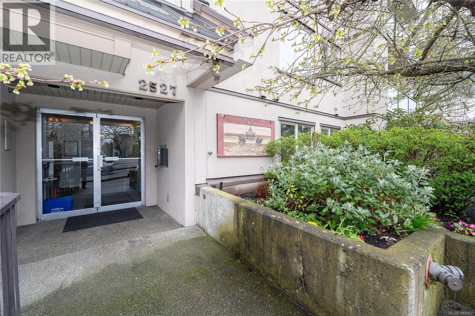 307 2527 Quadra St Property Photo 23