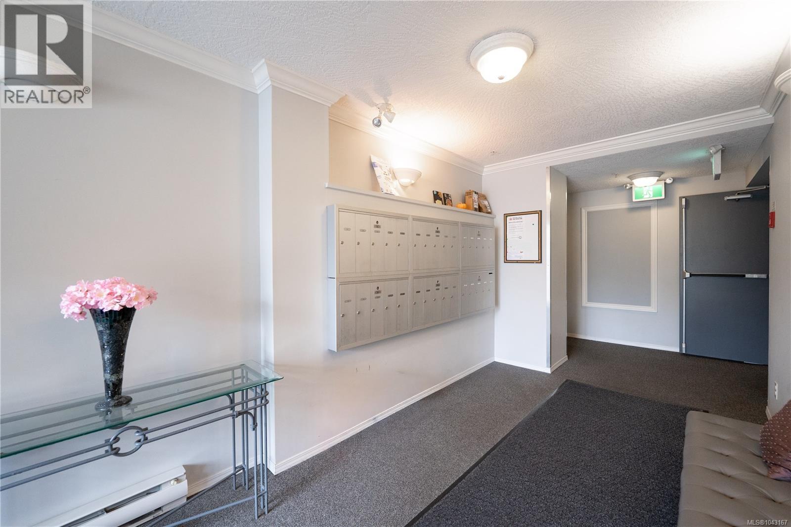 307 2527 Quadra St Property Photo 24