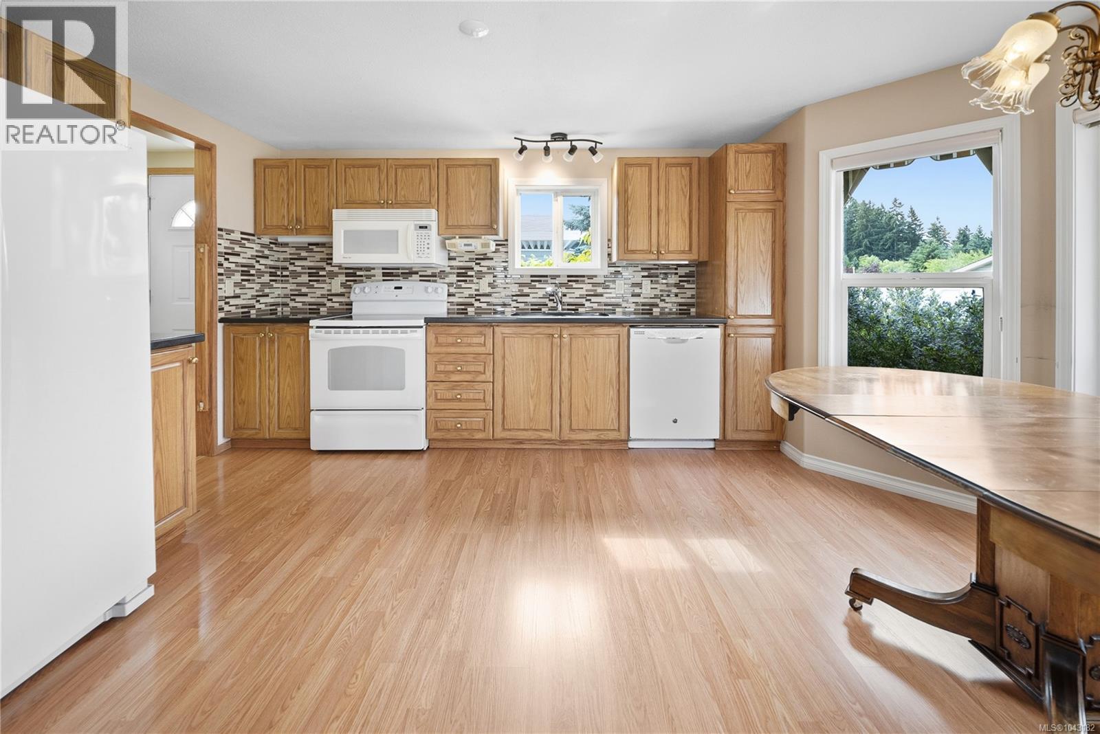 6214 Rich Rd Property Photo 4