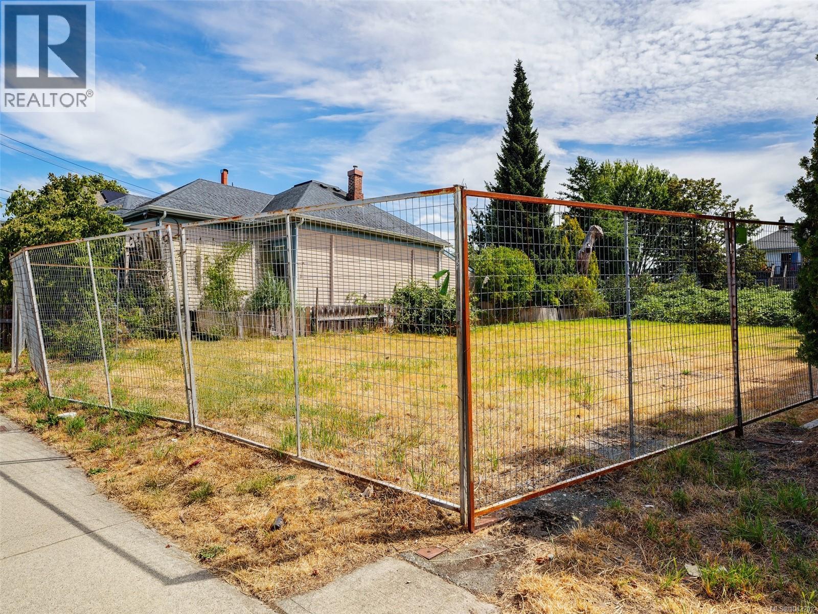 1115 Caledonia Ave Property Photo 4