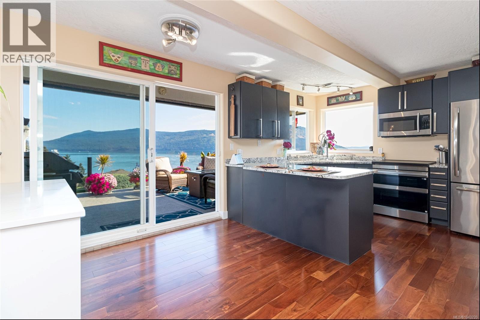 552 Marine Pl Property Photo 10
