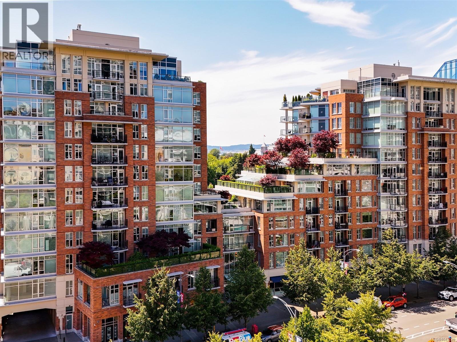 S409 737 Humboldt St