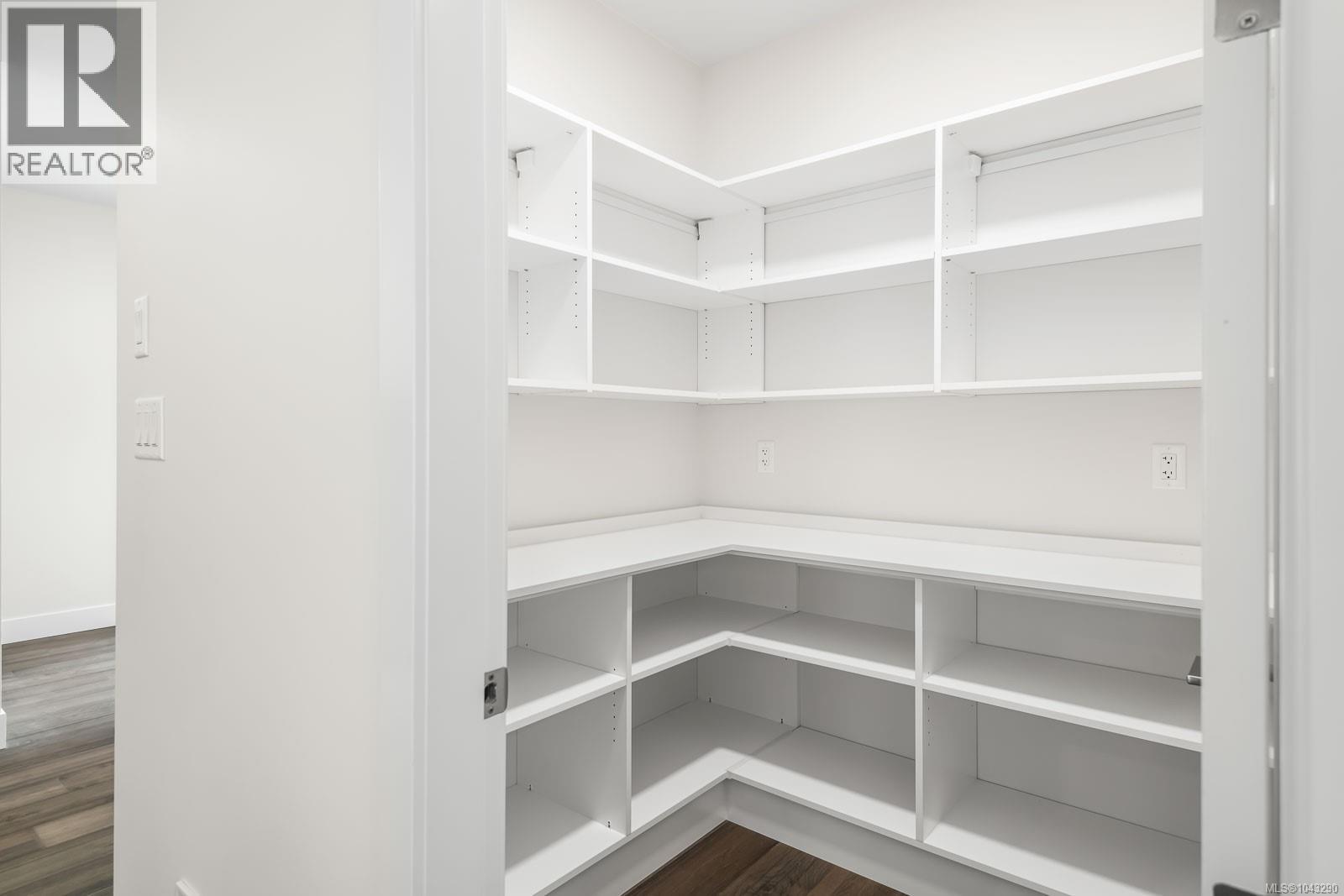 928 Ridgeline Blvd Property Photo 19