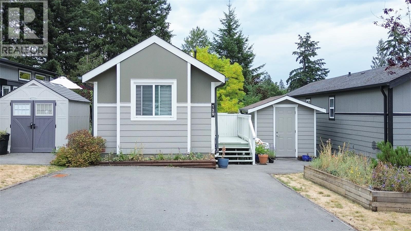 139 3042 River Rd Property Photo 2