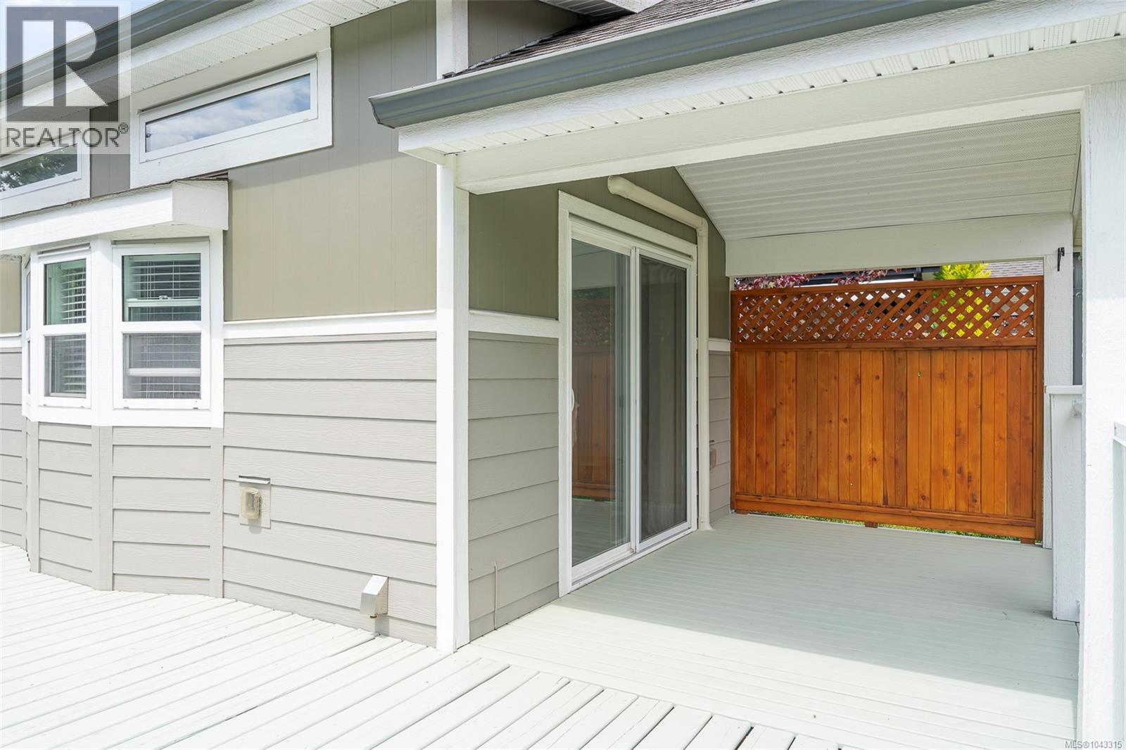139 3042 River Rd Property Photo 4