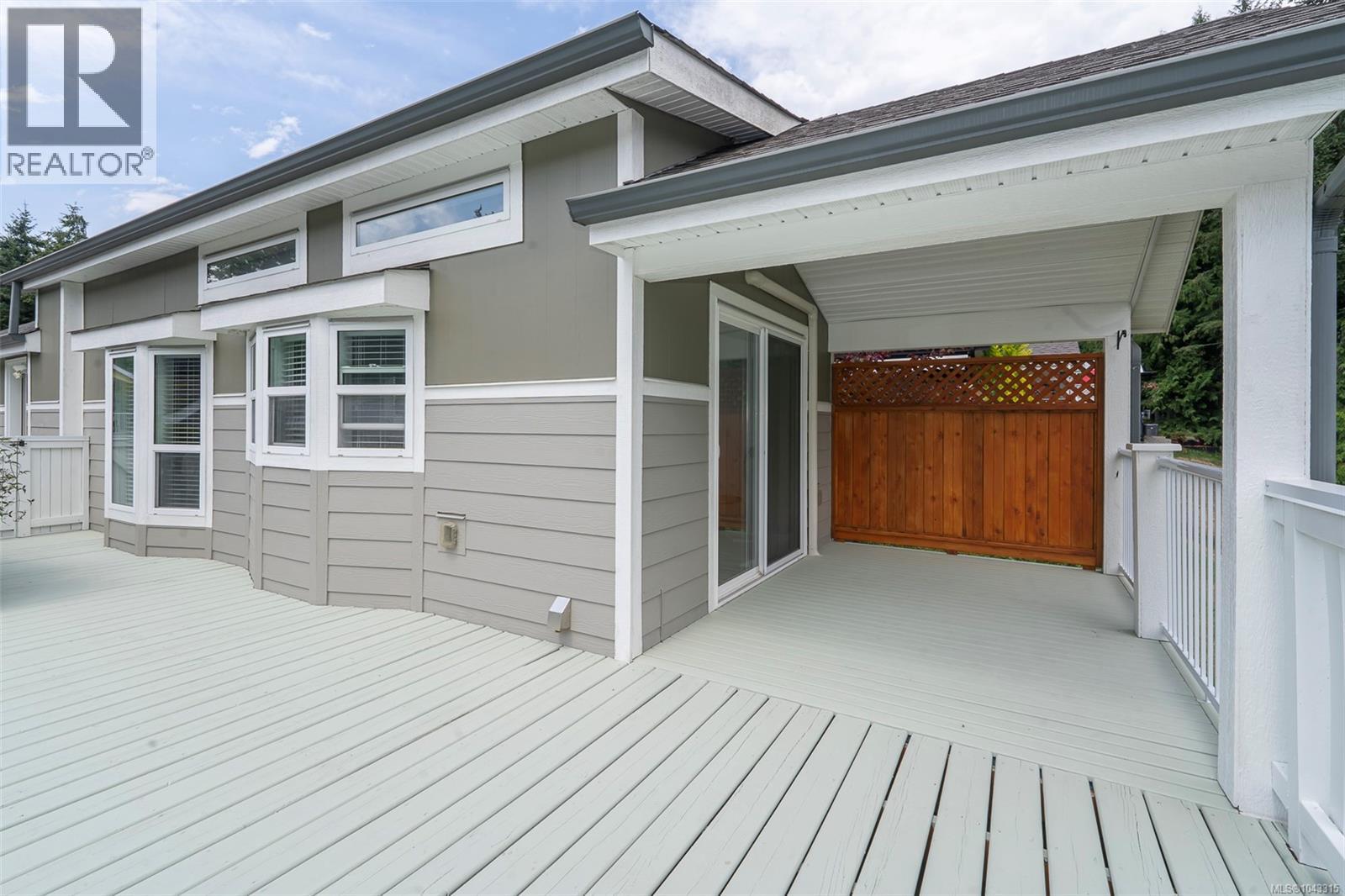139 3042 River Rd Property Photo 7