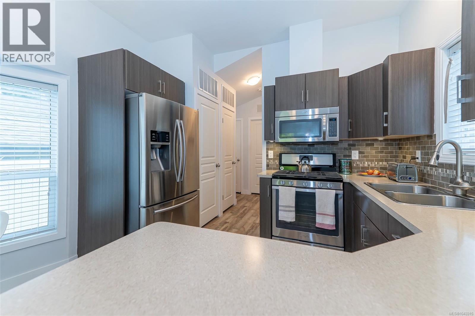 139 3042 River Rd Property Photo 11
