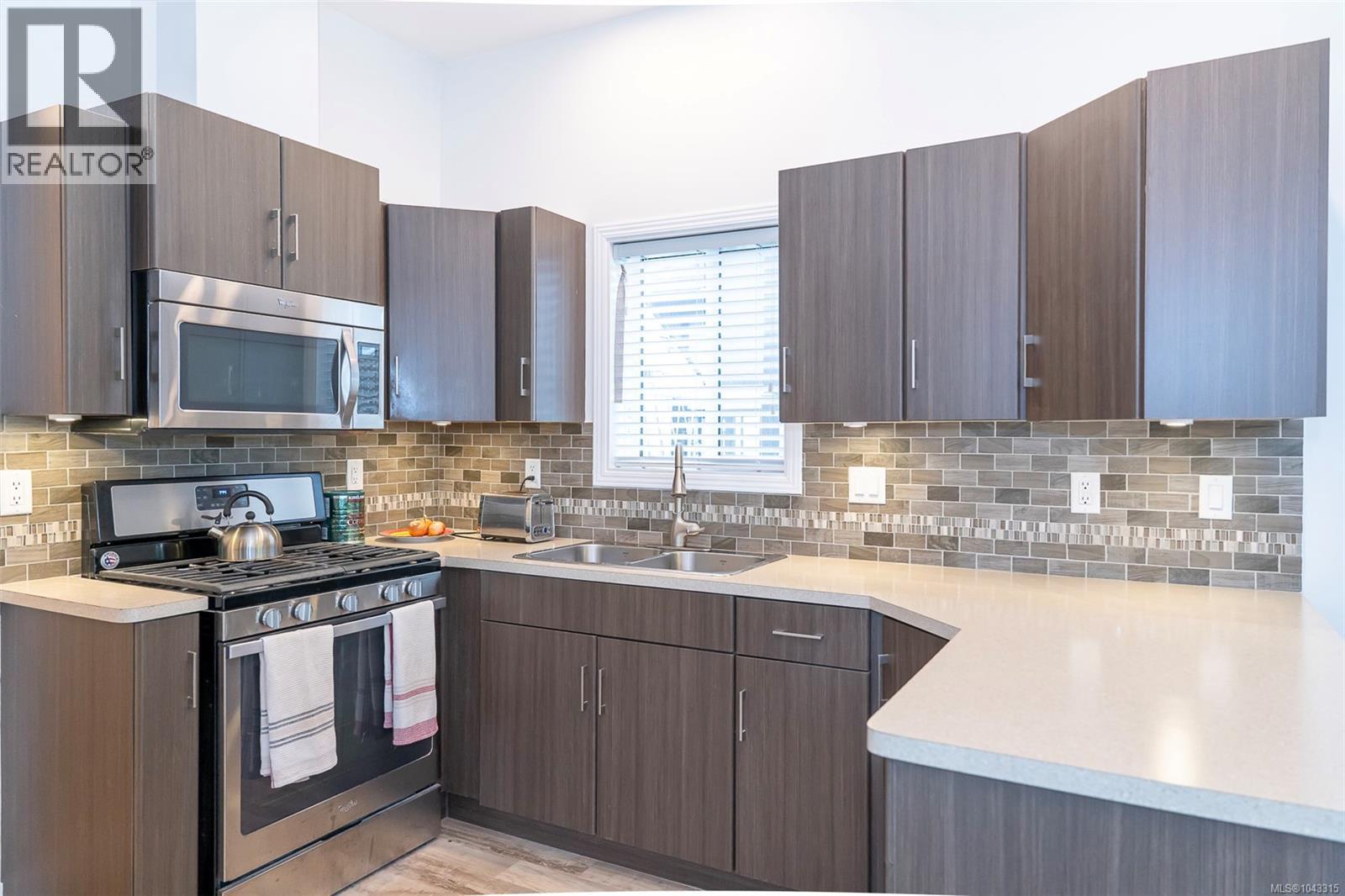 139 3042 River Rd Property Photo 13