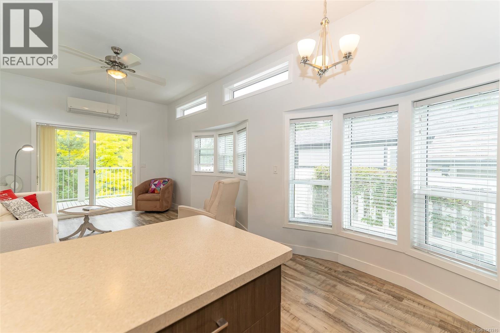 139 3042 River Rd Property Photo 16