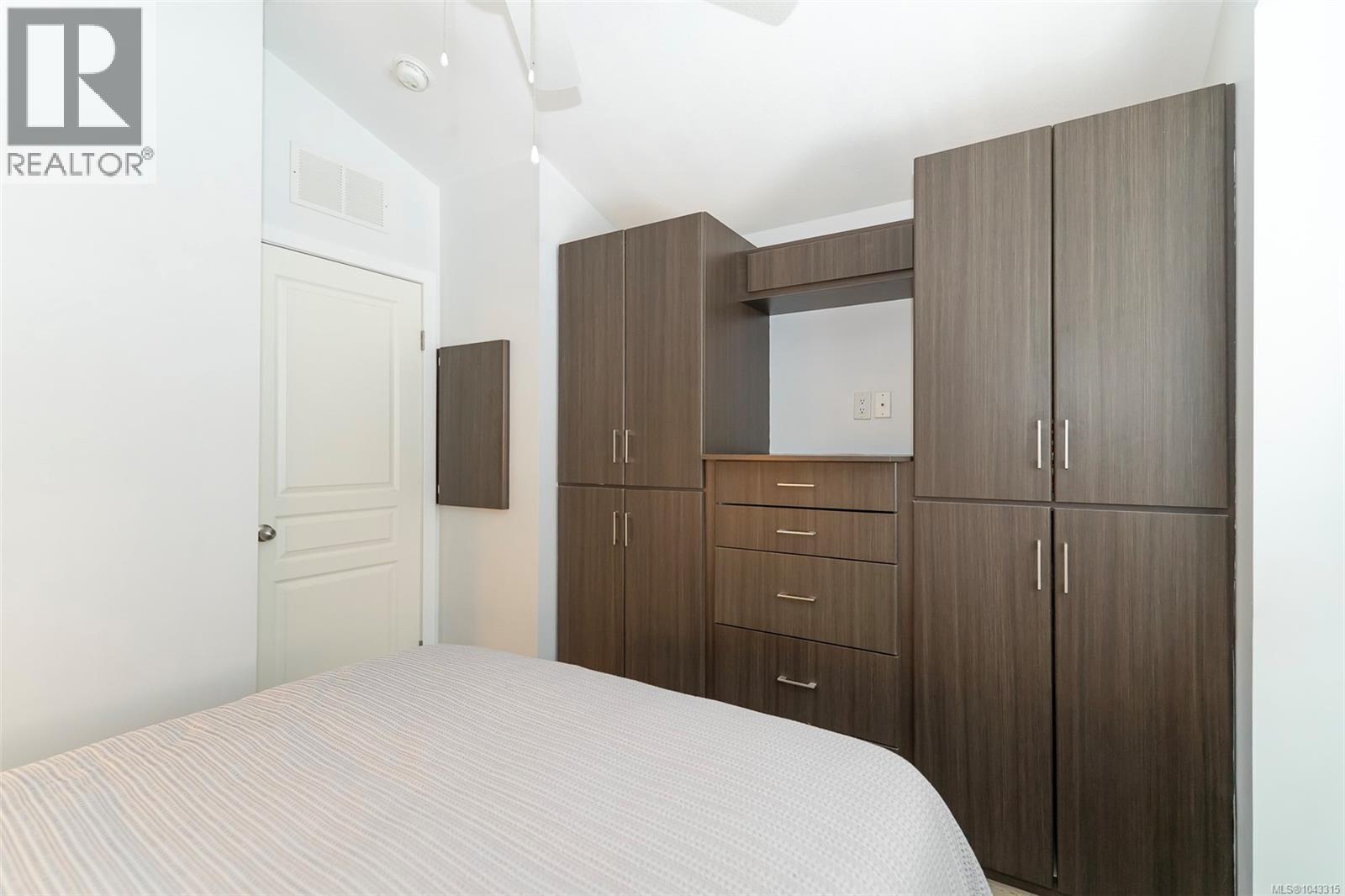 139 3042 River Rd Property Photo 22