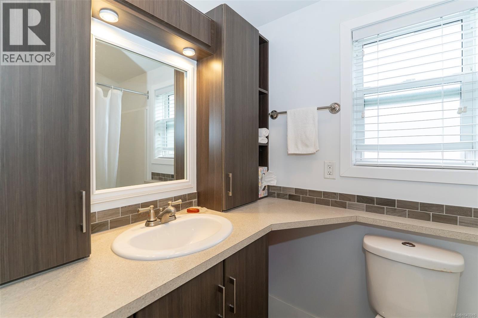 139 3042 River Rd Property Photo 25