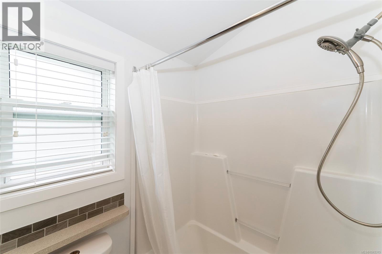 139 3042 River Rd Property Photo 26