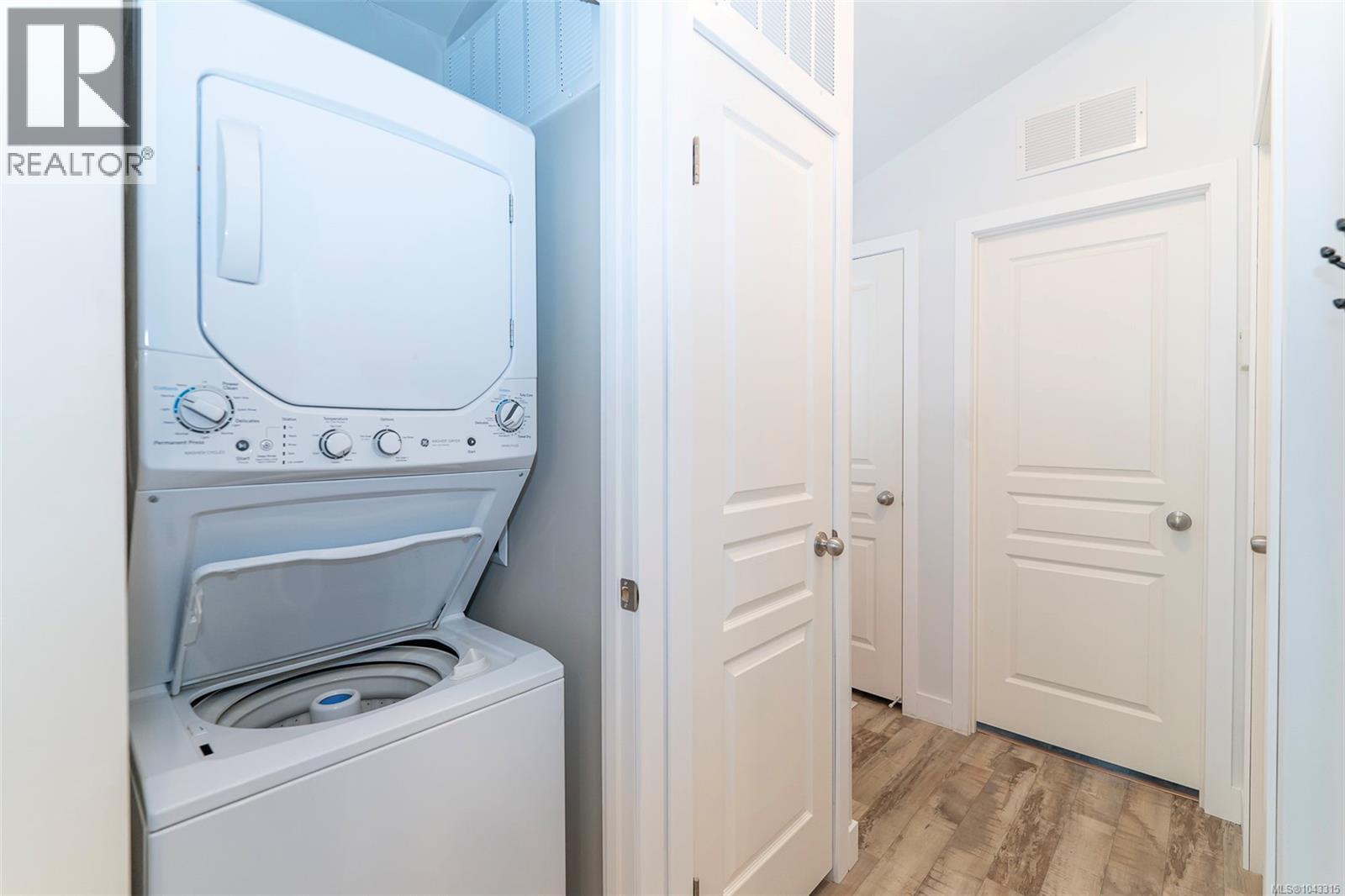 139 3042 River Rd Property Photo 28