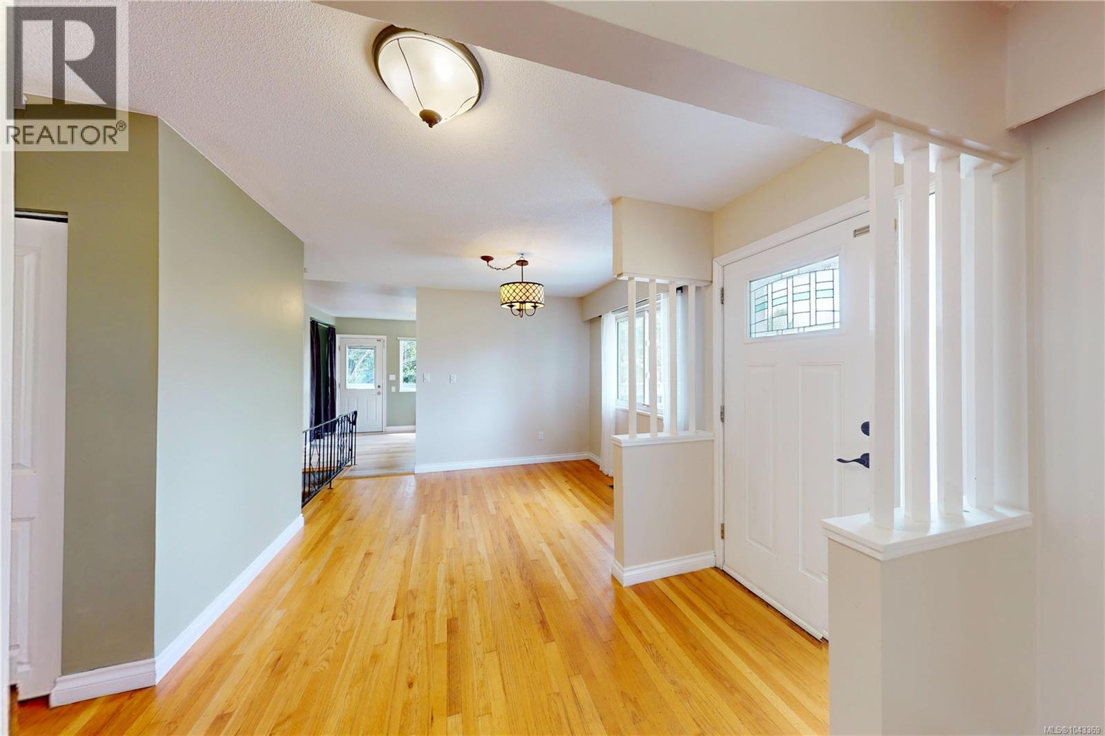 1710 Sprucewood Pl Property Photo 2