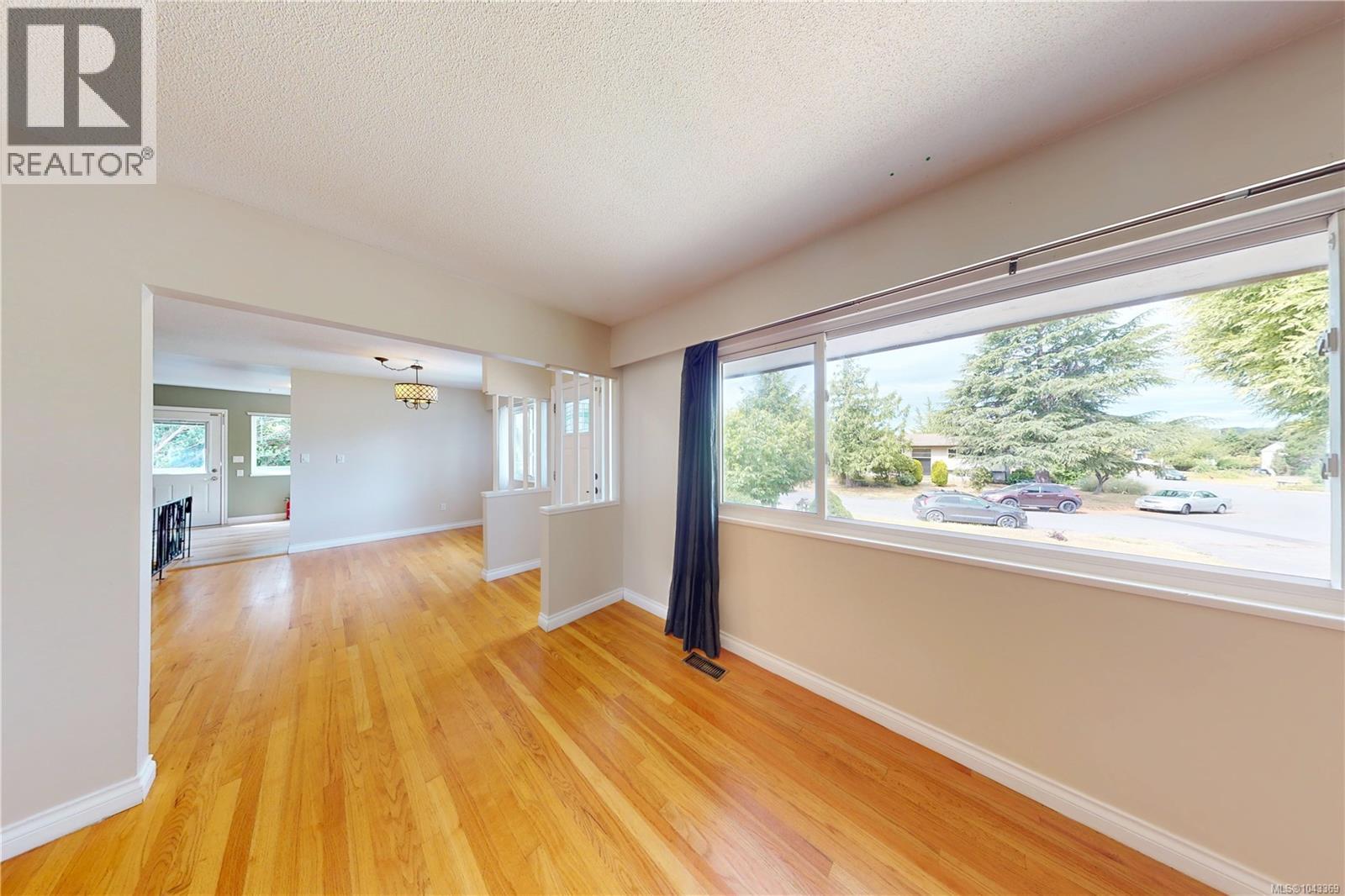 1710 Sprucewood Pl Property Photo 6